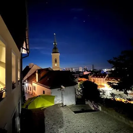 One Auberge de jeunesse Bratislava